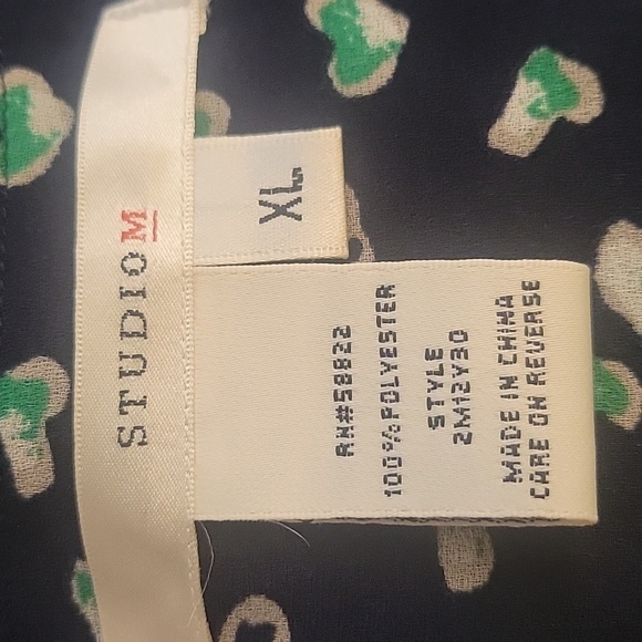 Studio M, Woman's Navy Blue & Green V-Neck, Tie Front Blouse, Size: XL - Picture 8 of 9